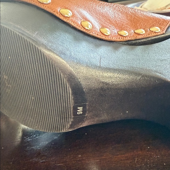 Michael Kors Tan Leather Slingback Sandals Heels Gold Designer sz 9 shoes camel - Picture 9 of 10